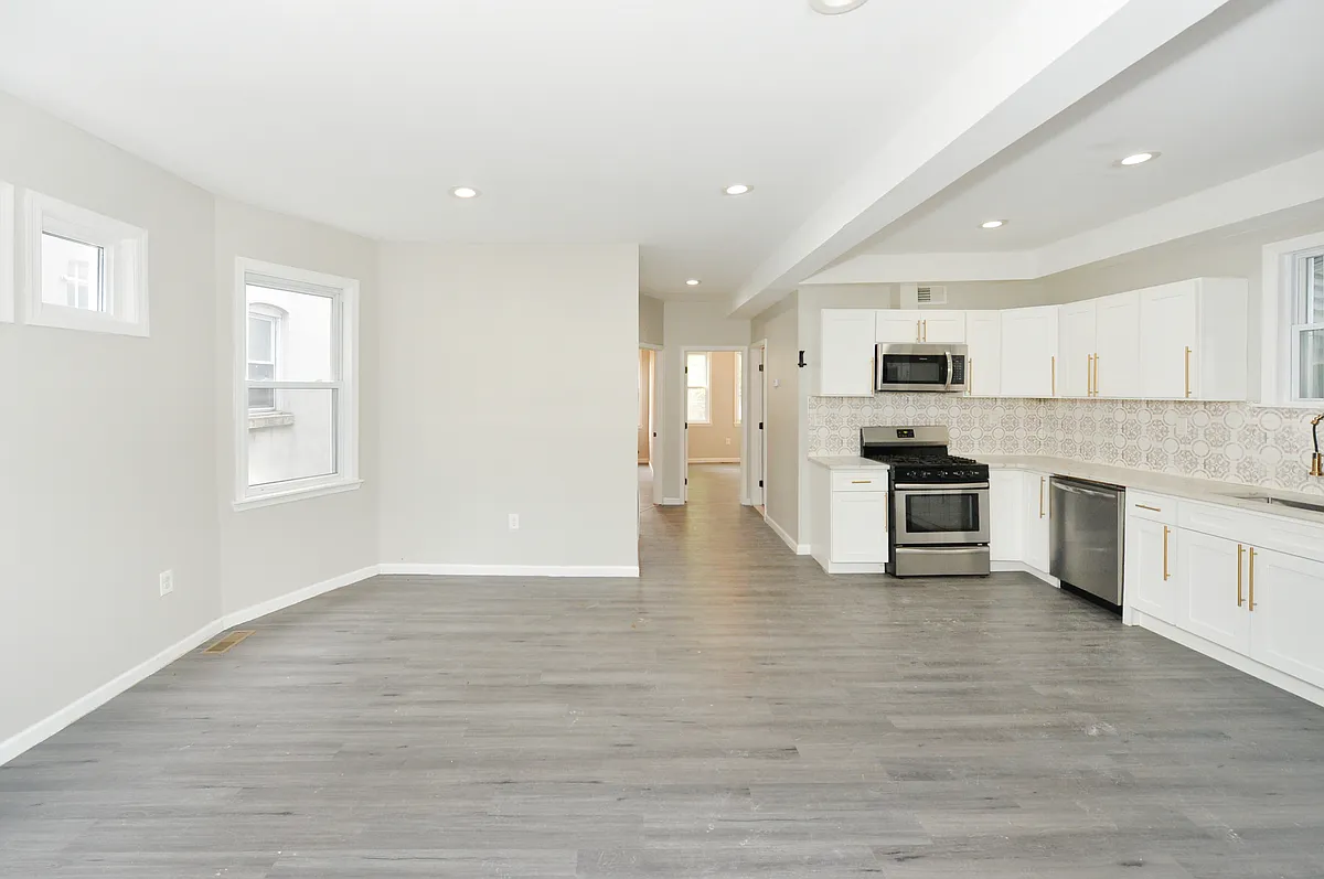 Building Photo - 23 Bayview Ave #1