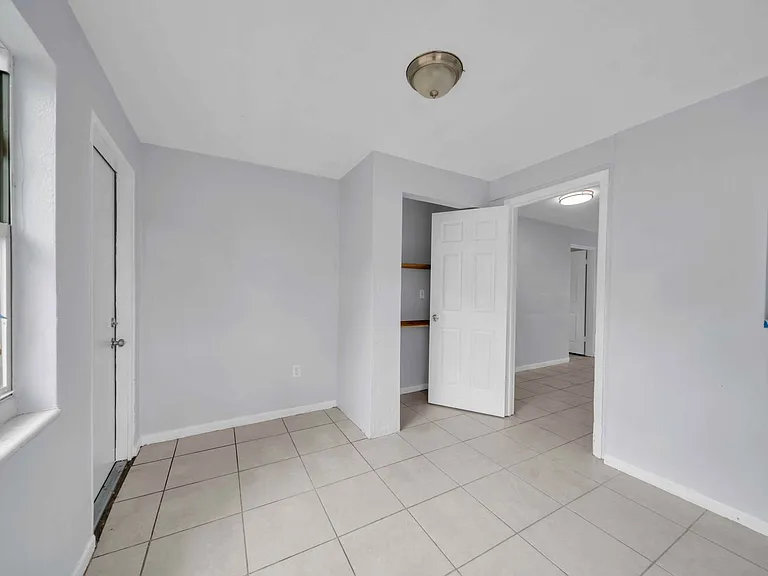1527 Gardenia Ave — Photo 18
