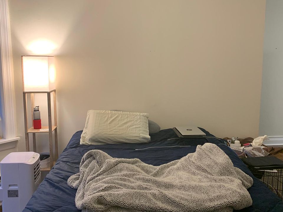 1st image of 3821-23 N Greenview Ave #2E
