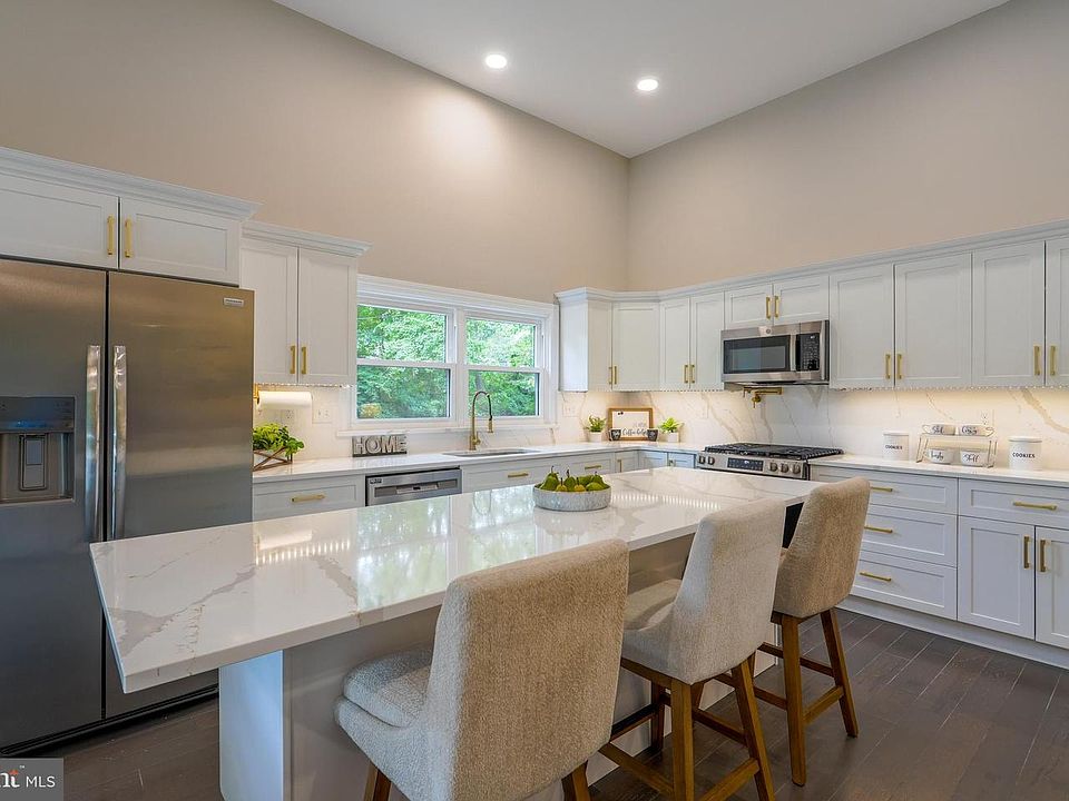 1st image of 501 Flora Cir