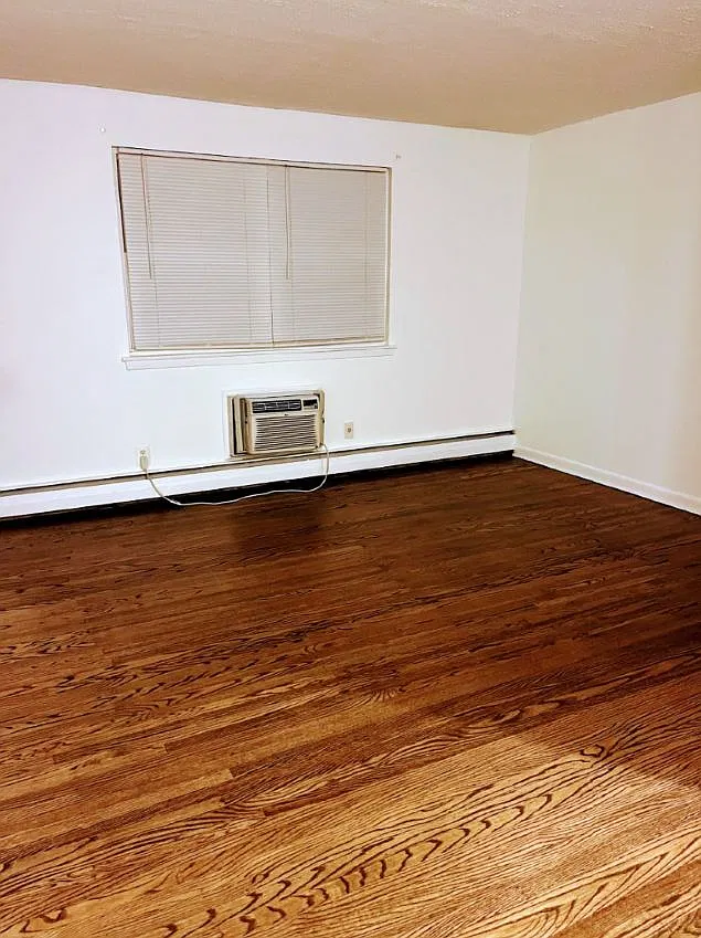 201 W Clinton Ave — Photo 3