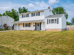 11 Grier Rd, Somerset, NJ 08873