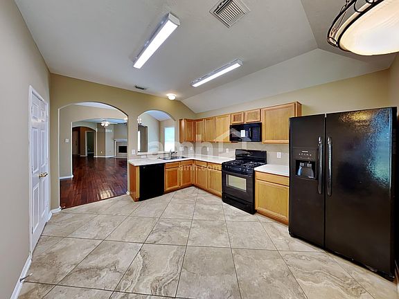 3rd image of 3268 Gladewater Ln