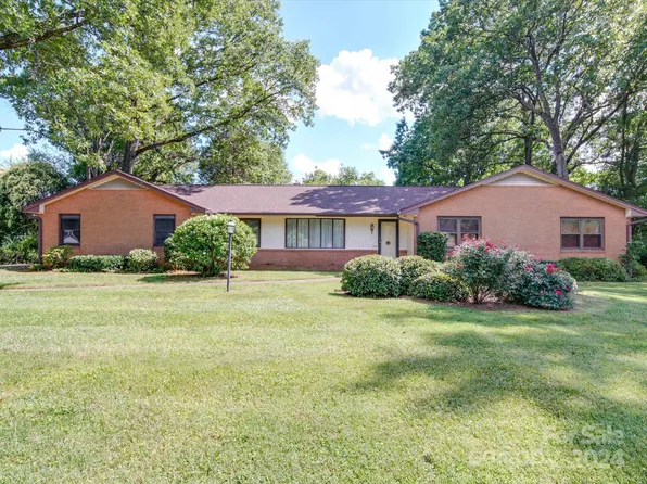 3015 Gardner Park Dr, Gastonia, NC 28054