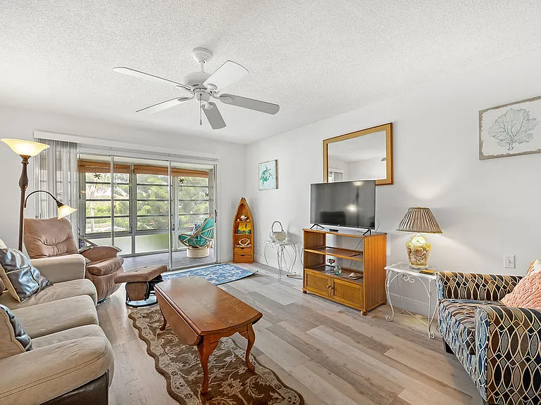 2800 Indian River Blvd #R9 — Photo 27