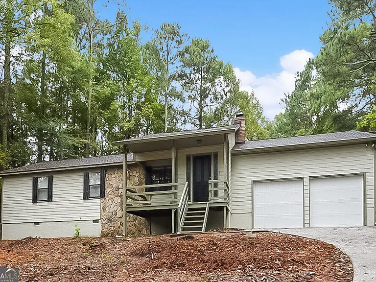 4160 Woodcrest Dr — Photo 1