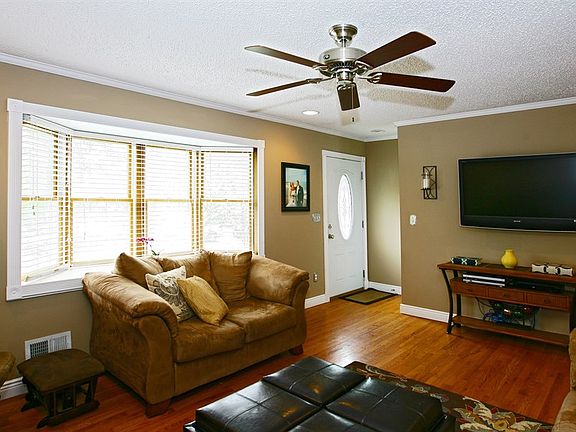 5th image of 640 Tiller Ave