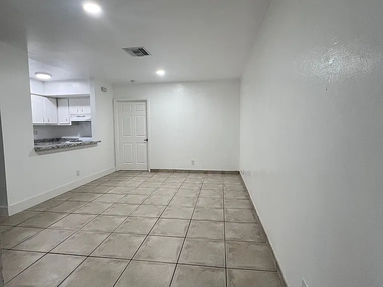 905 SE 13th St #2 — Photo 1