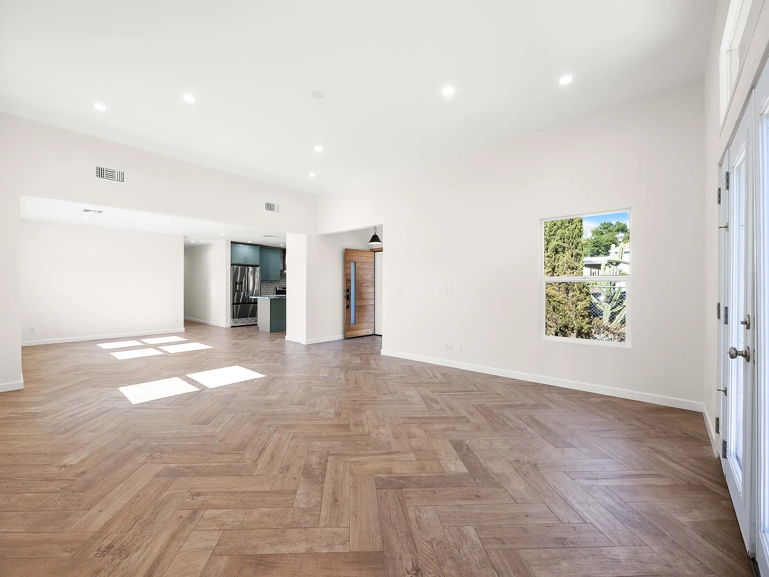 3 bed, 1600 sqft, $4,800 — Photo 4