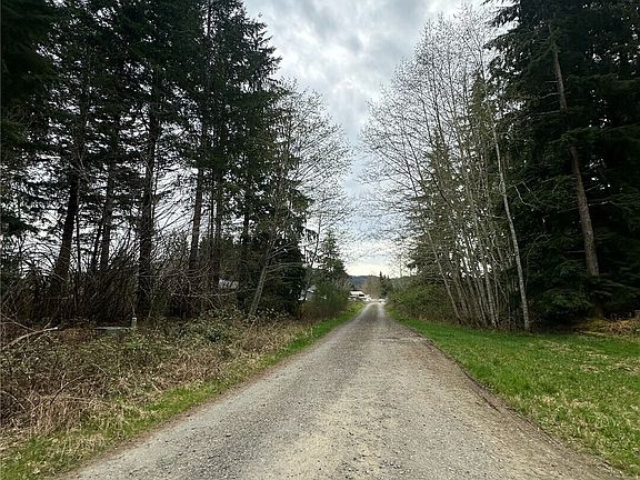 5th image of 746 Trillium Avenue