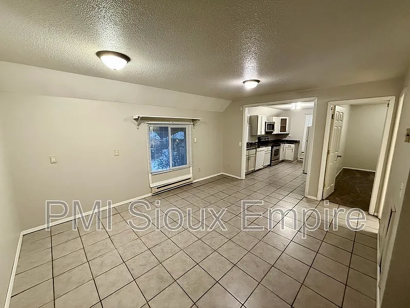 2 bed, 1.0 bath, 800 sqft, $800 — Photo 4