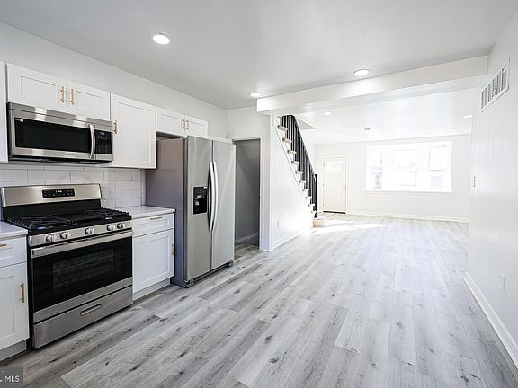 2nd image of 5349 W Columbia Ave