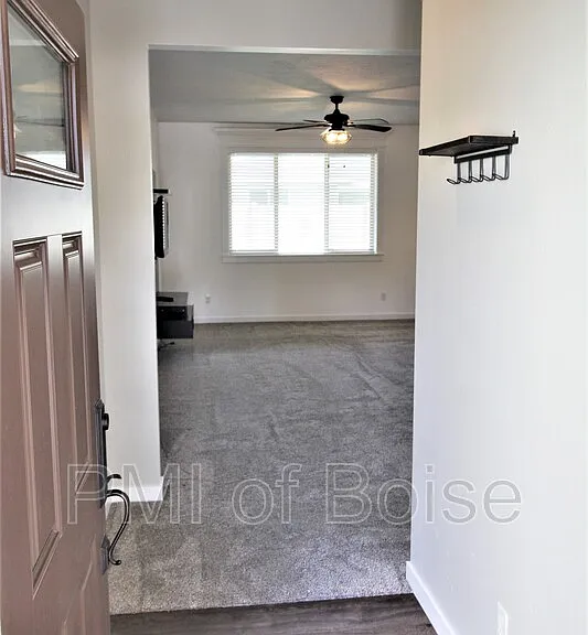 2080 S Hills Ave — Photo 2