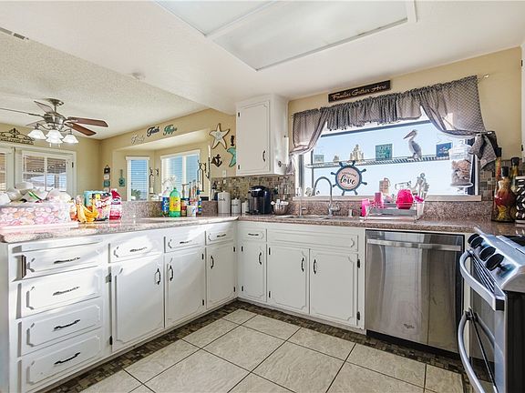 4th image of 15358 Apple Valley Rd