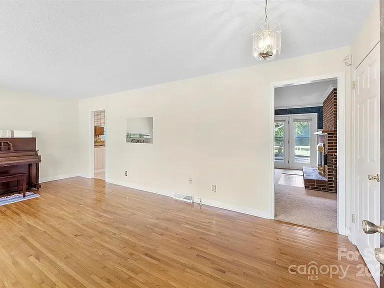 8105 Douglas Dr — Photo 9