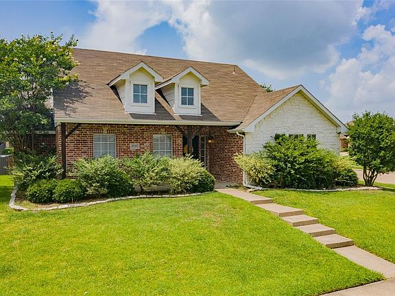 2nd image of 2845 Hampshire Ln