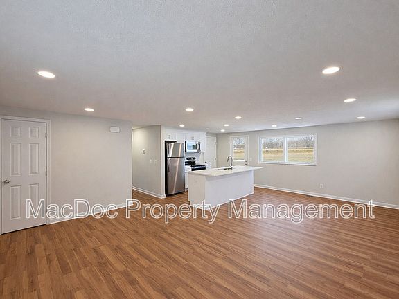 3rd image of 13428 Ladysmith Rd