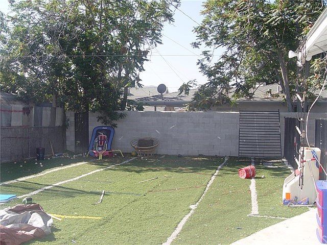 2nd image of 824 Shasta Dr