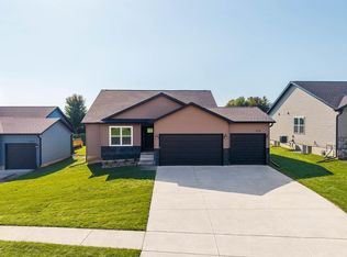 213 Riverbend Rd, Waverly, IA 50677