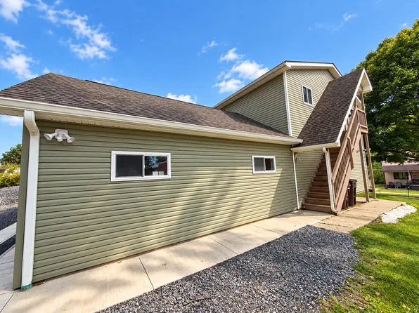 321 McConnell St, Grove City, PA 16127