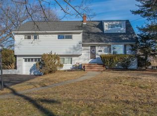 16 Slingerland Ave, Pequannock, NJ 07440