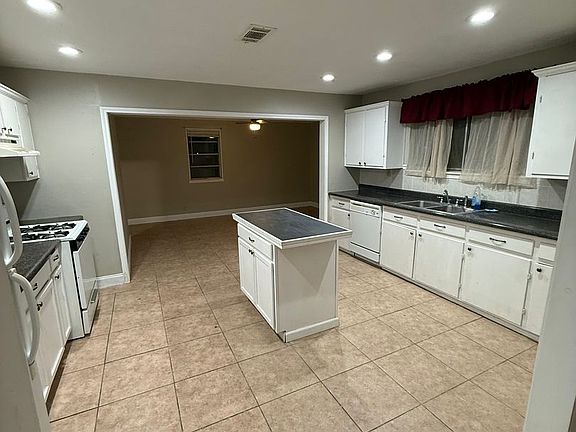 3rd image of 5110 Forsythe St