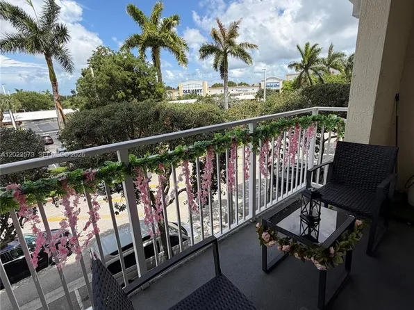 7266 SW 88th St APT A203, Miami, FL 33156