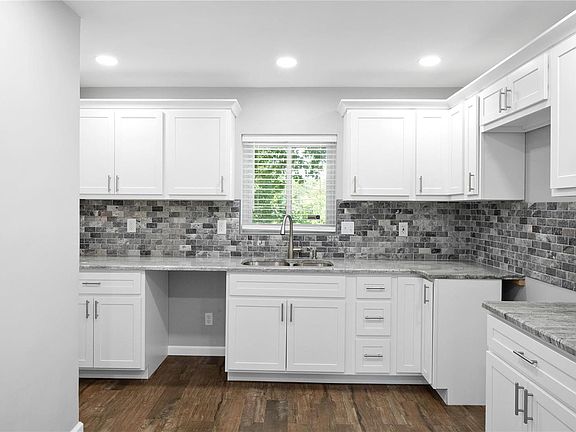 3rd image of 7111 Forest Hill Dr