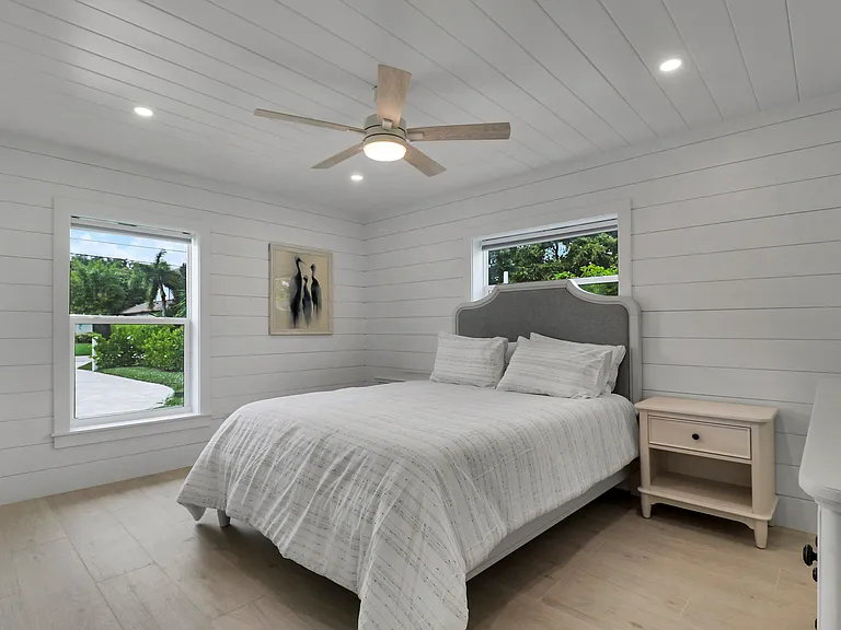 2443 E Edgewater Dr — Photo 37