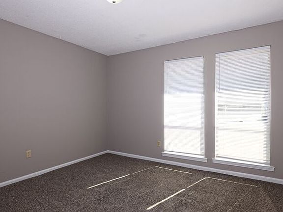 3rd image of 5713 Carriage Hills Dr