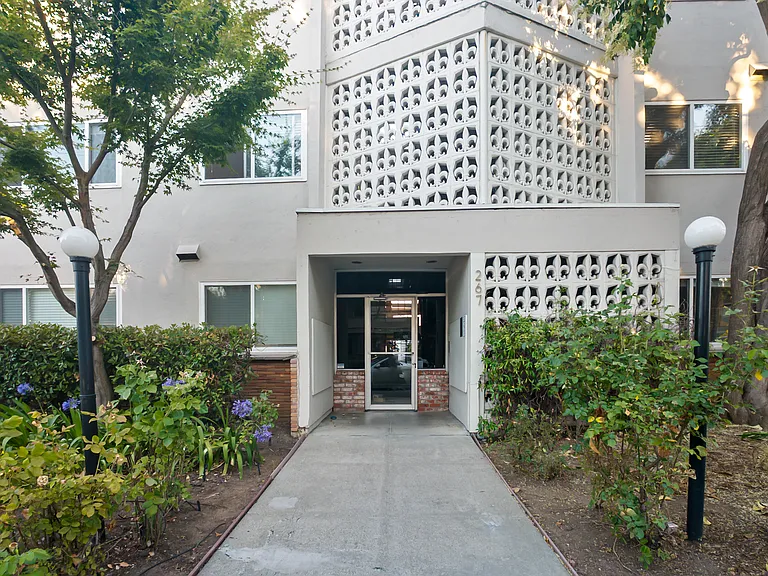 Curtner Villa Apartments — Photo 14