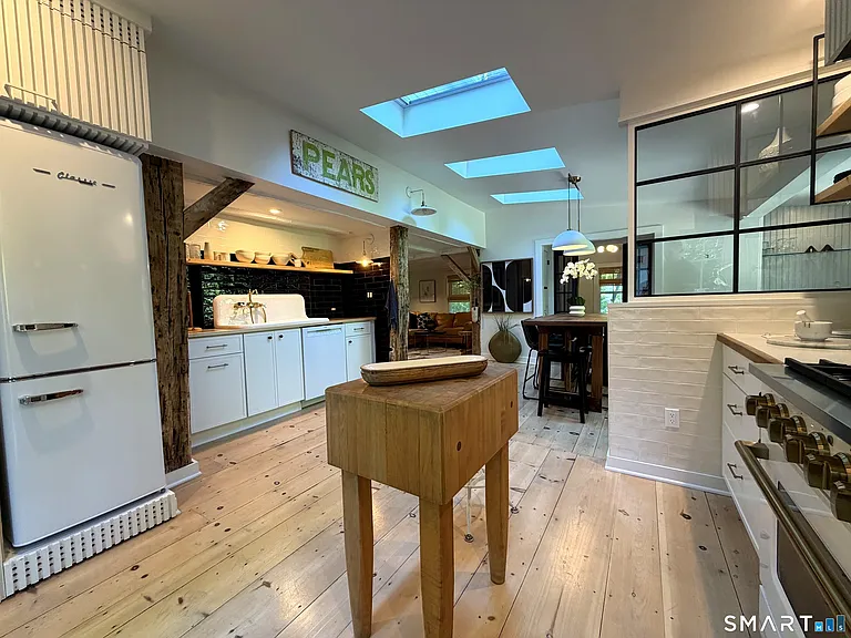 25 E Shore Rd — Photo 4