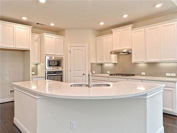 5th image of 15716 Cinca Terra Dr
