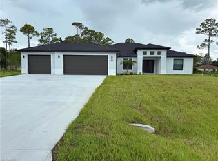 915 Edison Ave, Lehigh Acres, FL 33972