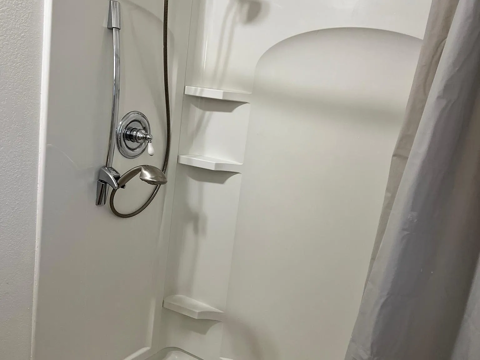 3 bed, 1900 sqft, $1,100 — Photo 2