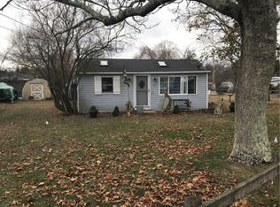 310 Namquid Dr, Warwick, RI 02888