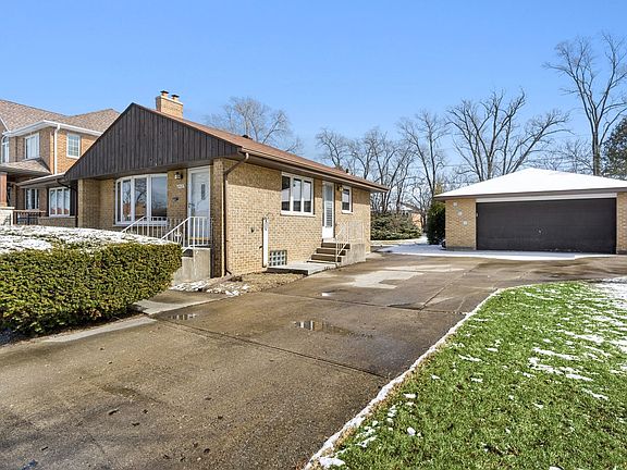 2nd image of 4521 N Redwood Dr