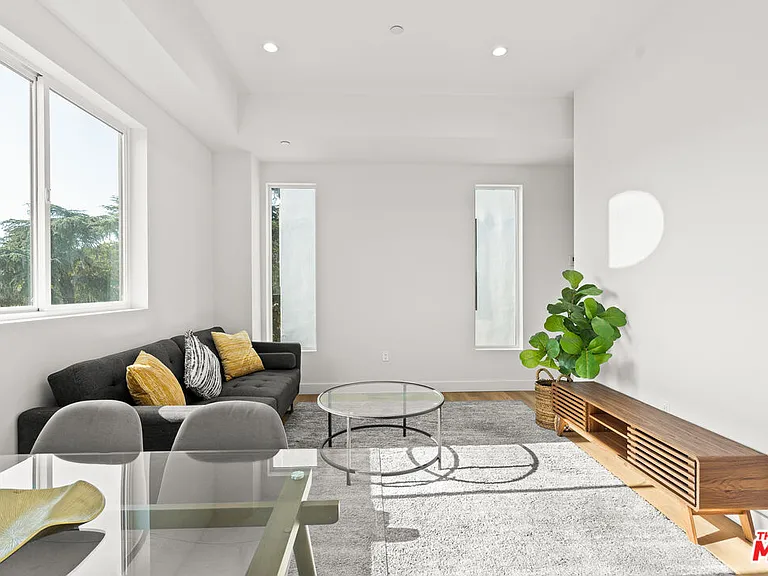 236 S Carondelet St — Photo 5