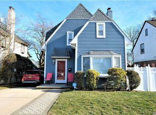 562 N 2nd St, New Hyde Park, NY 11040