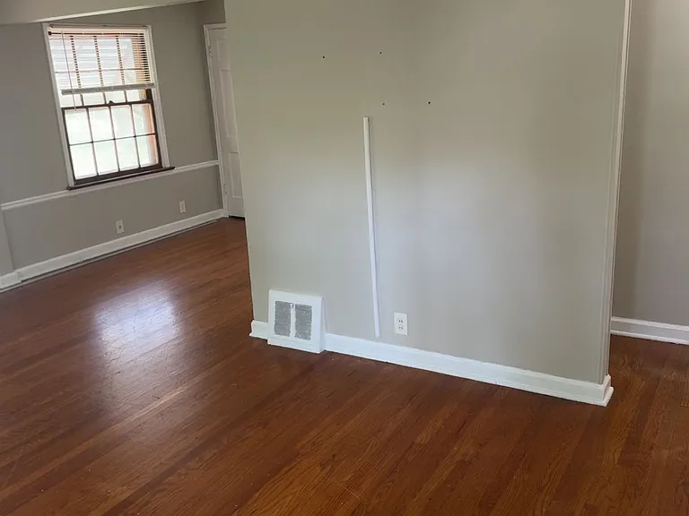 1906 Bainbridge Dr — Photo 3