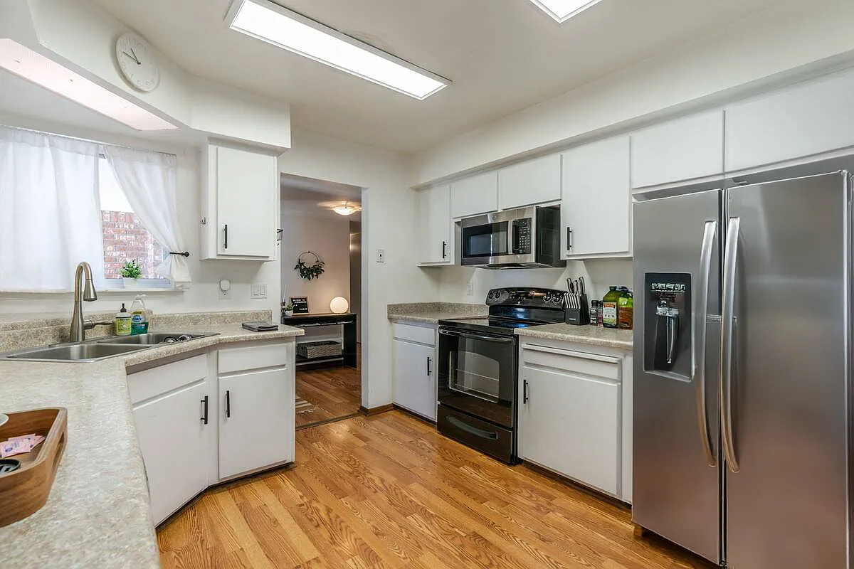 4 bed, 1706 sqft, $2,440 — Photo 4