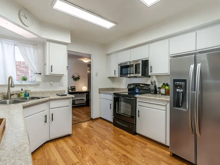 2817 Alcazar St NE — Photo 4