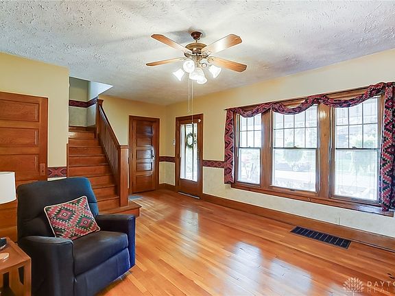 5th image of 739 Wilfred Ave