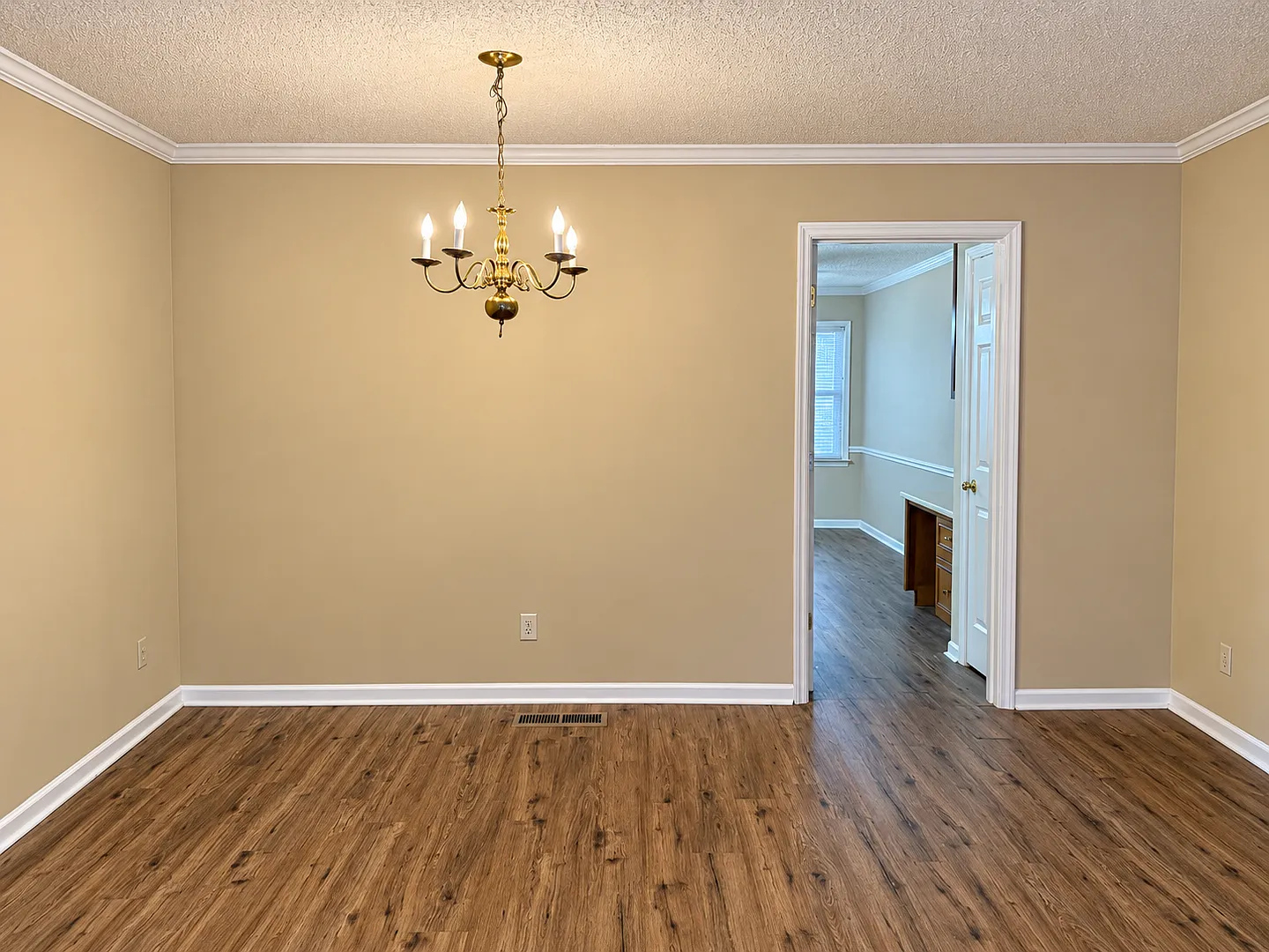 3813 Mayfair Lane — Photo 3