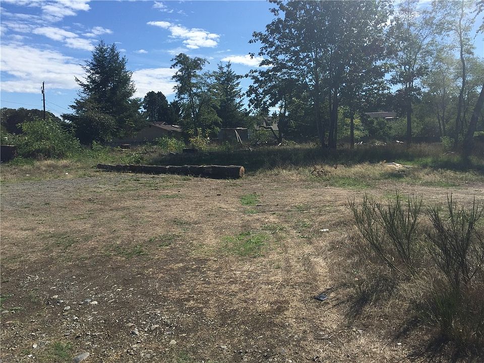 1st image of 302 201st St E