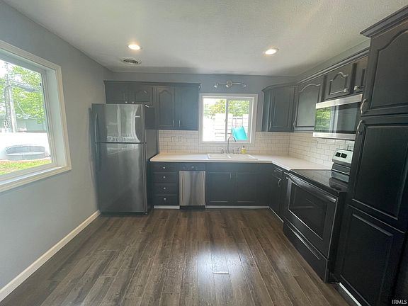 3rd image of 1002 Rosewood Dr