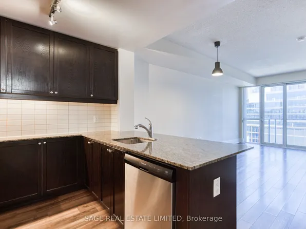 560 Front St W, Toronto, ON