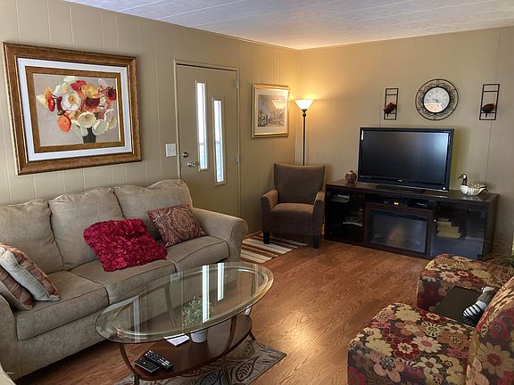 4th image of 4065 E University Dr #291