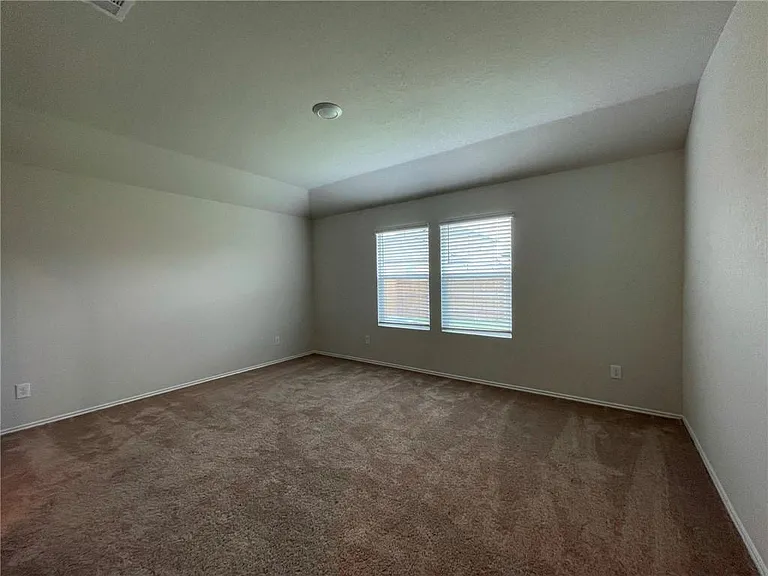 128 Hazel Grv — Photo 11