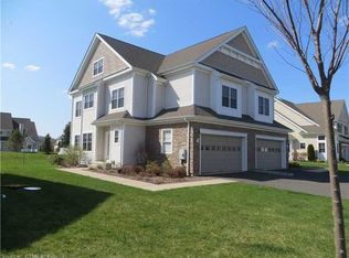 48 Carnoustie Cir, Bloomfield, CT 06002